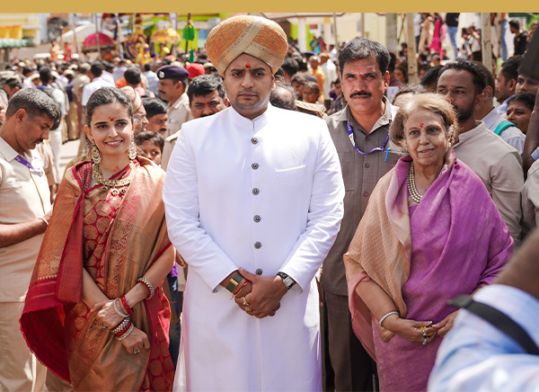 yaduveerrightimg